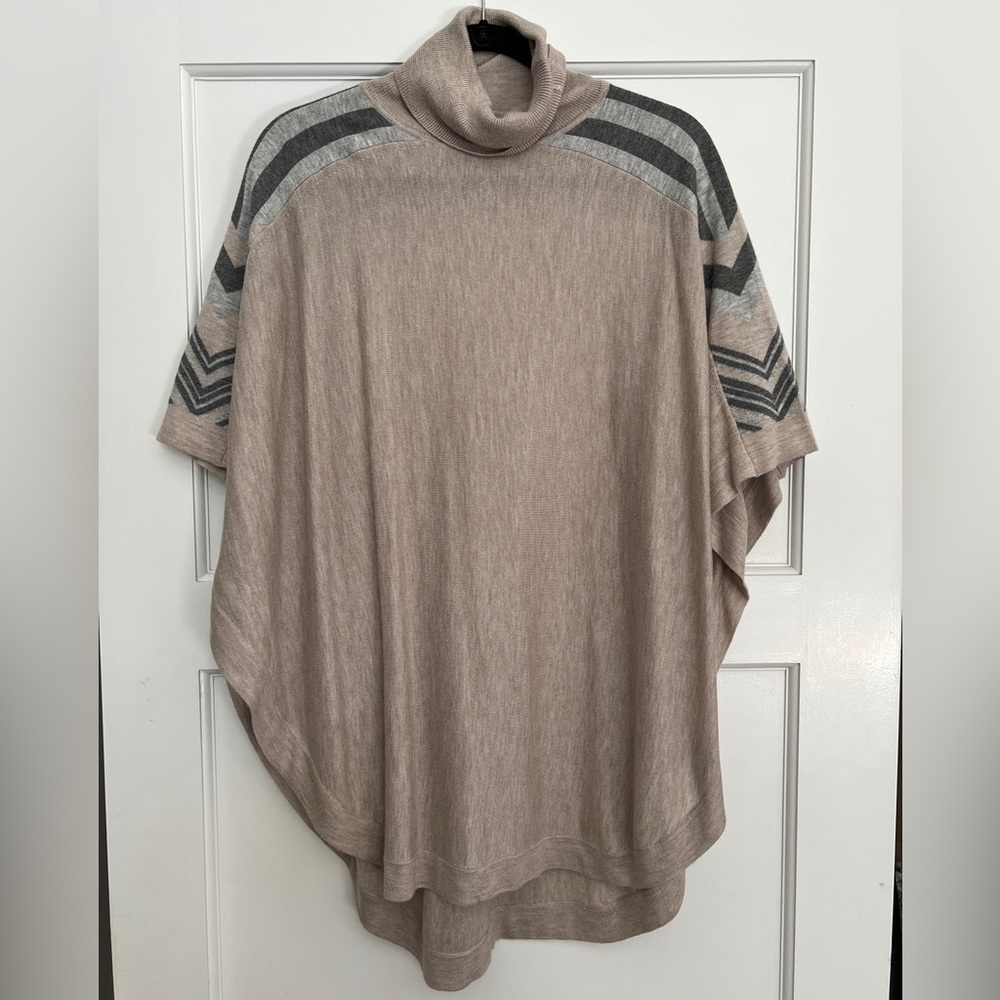 Splendid knit poncho, size XS/S